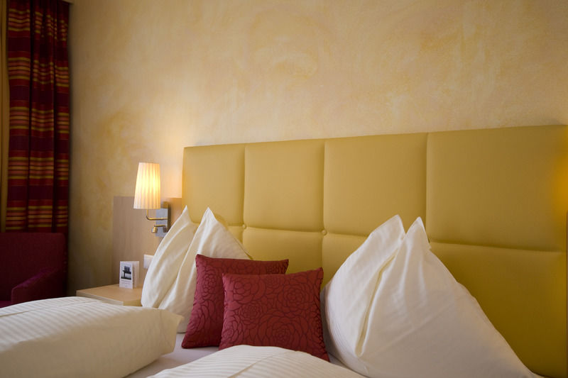 Sonnenhotel Zaubek Treffen Ngoại thất bức ảnh
