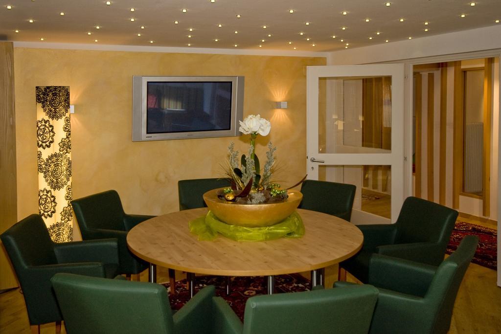 Sonnenhotel Zaubek Treffen Ngoại thất bức ảnh