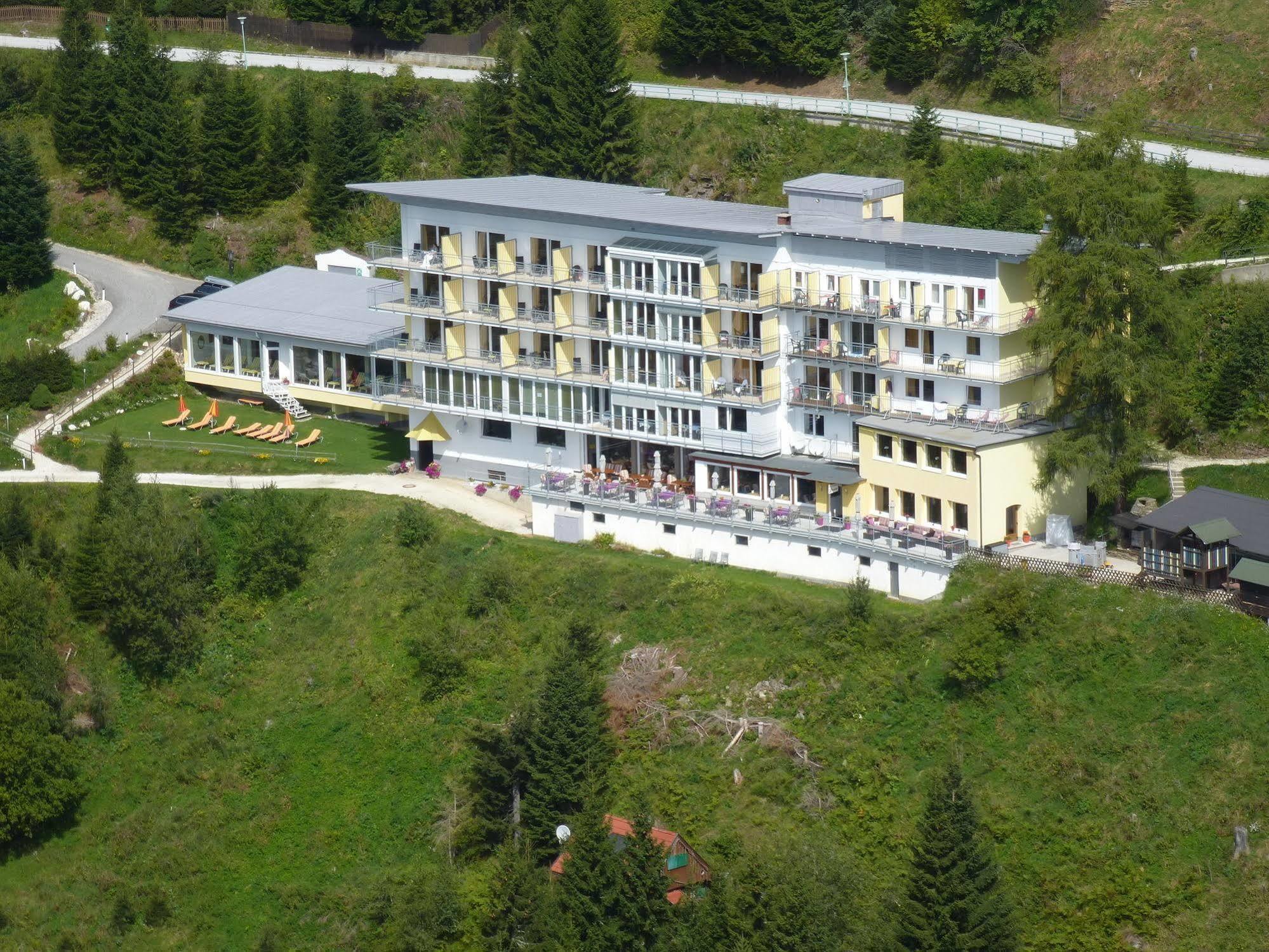 Sonnenhotel Zaubek Treffen Ngoại thất bức ảnh