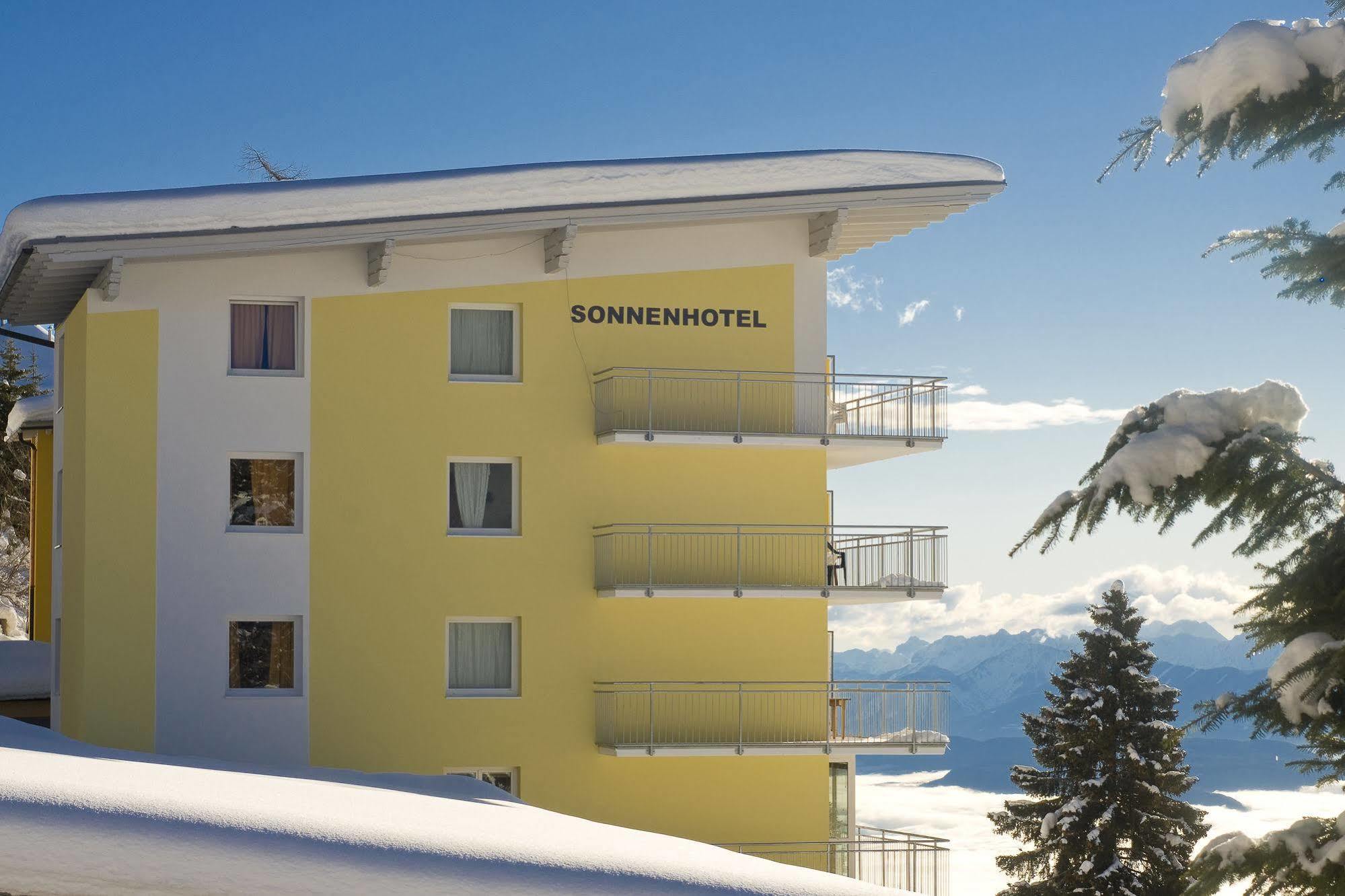 Sonnenhotel Zaubek Treffen Ngoại thất bức ảnh
