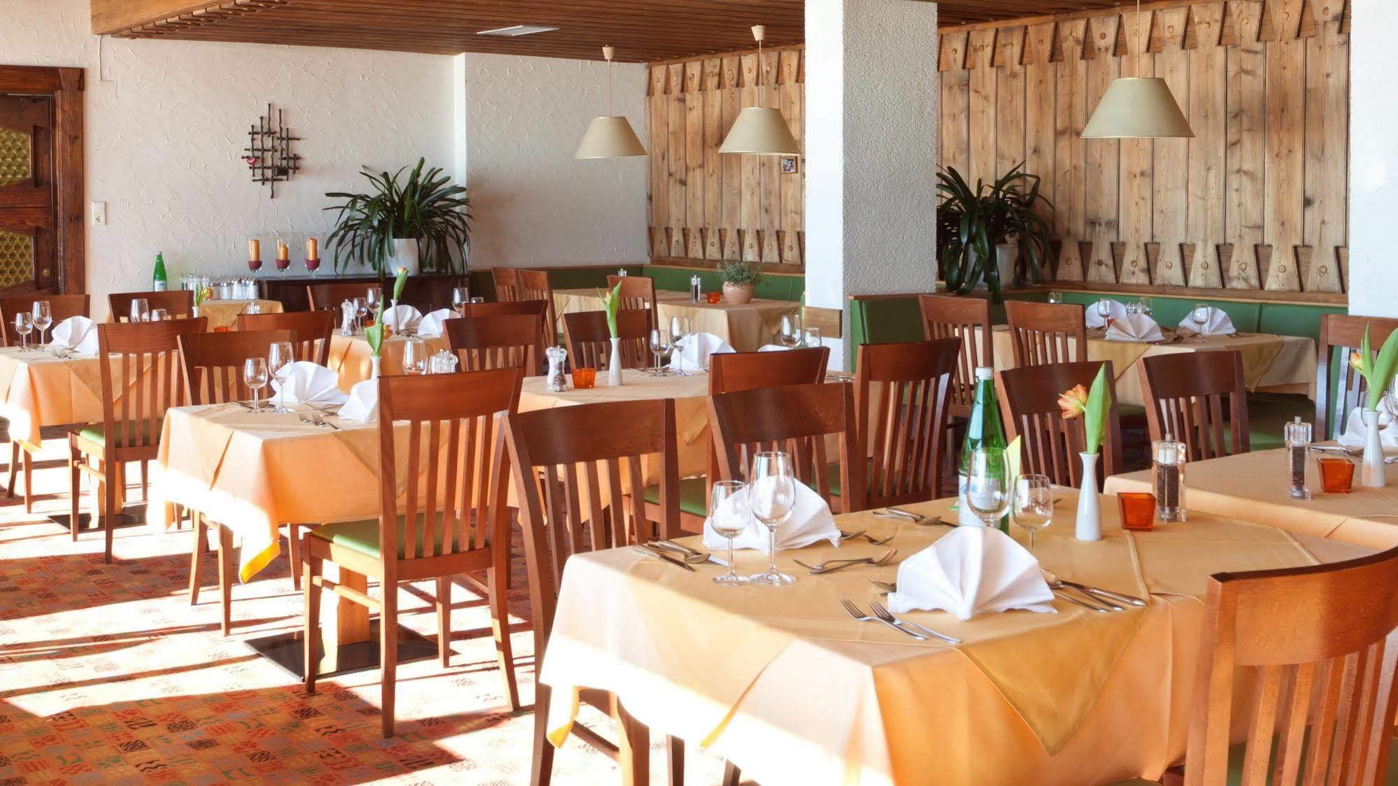 Sonnenhotel Zaubek Treffen Ngoại thất bức ảnh