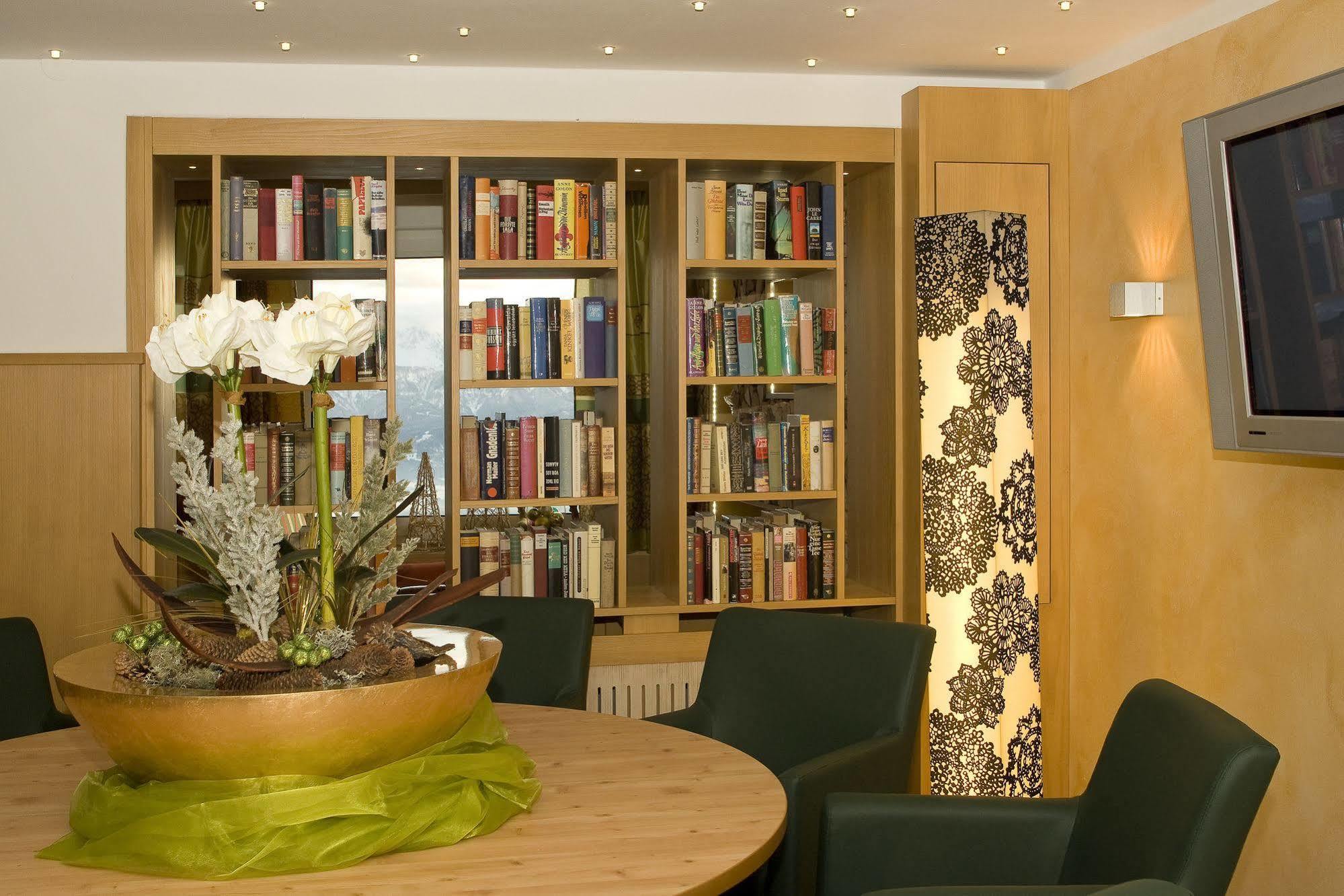 Sonnenhotel Zaubek Treffen Ngoại thất bức ảnh